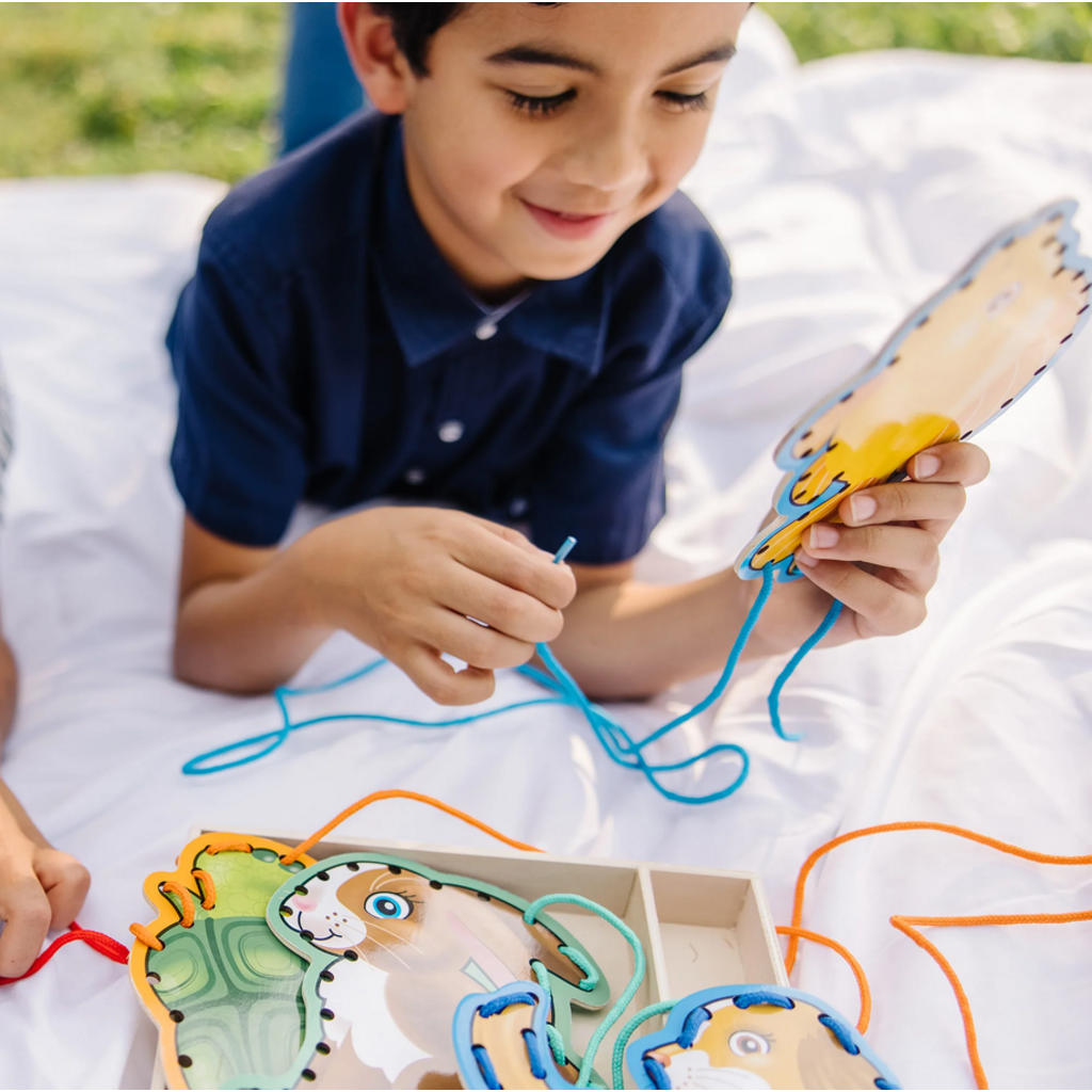 MELISSA AND DOUG PETS LACE & TRACE