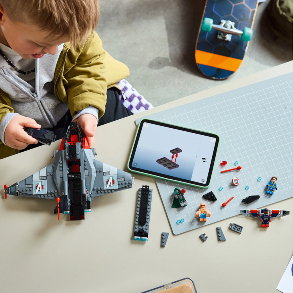 LEGO AVENGERS DOOMSDAY QUINJET