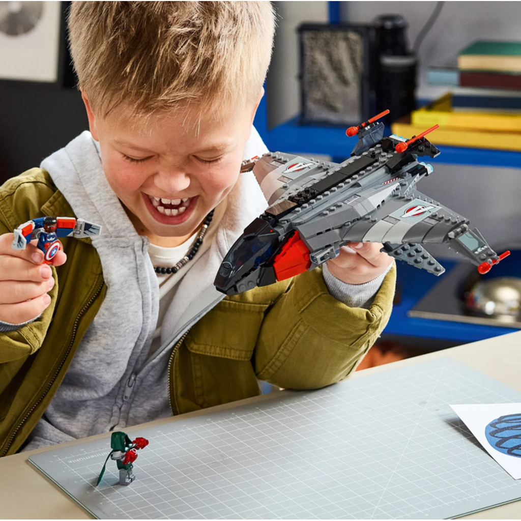 LEGO AVENGERS DOOMSDAY QUINJET