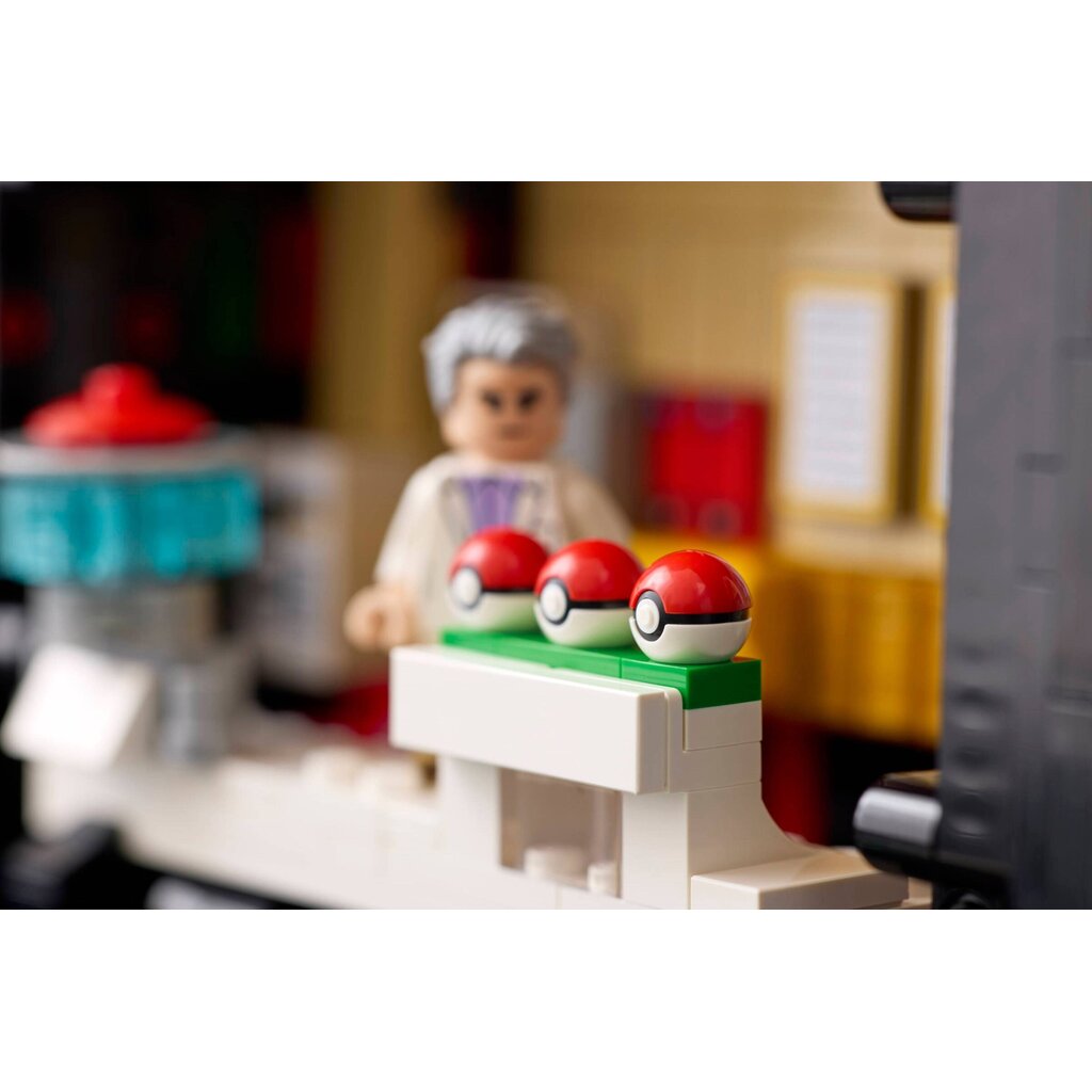 LEGO ICONIC TRAINER MOMENTS POKE BALL