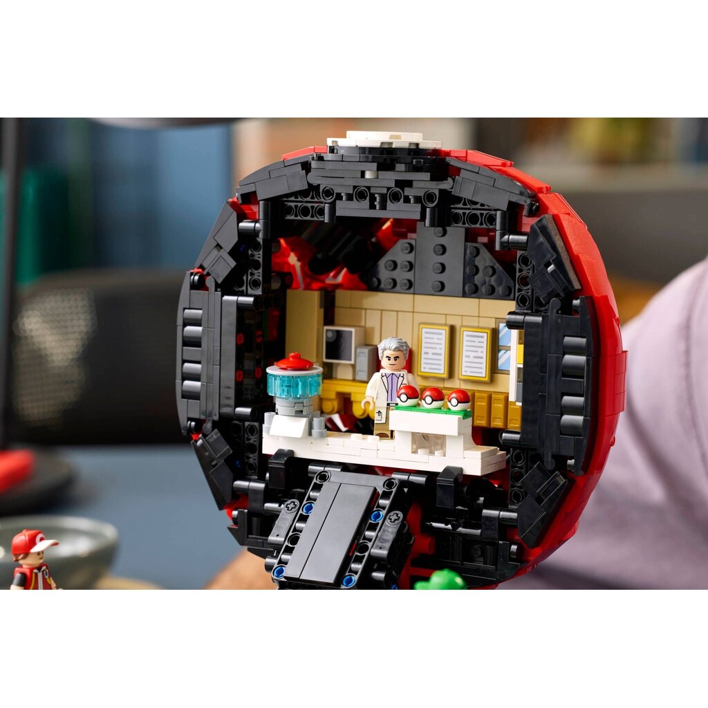 LEGO ICONIC TRAINER MOMENTS POKE BALL