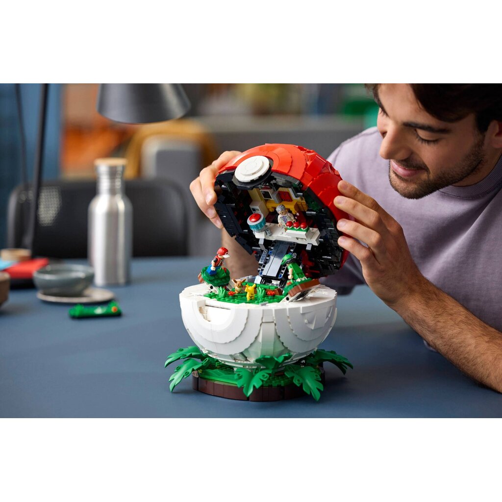 LEGO ICONIC TRAINER MOMENTS POKE BALL
