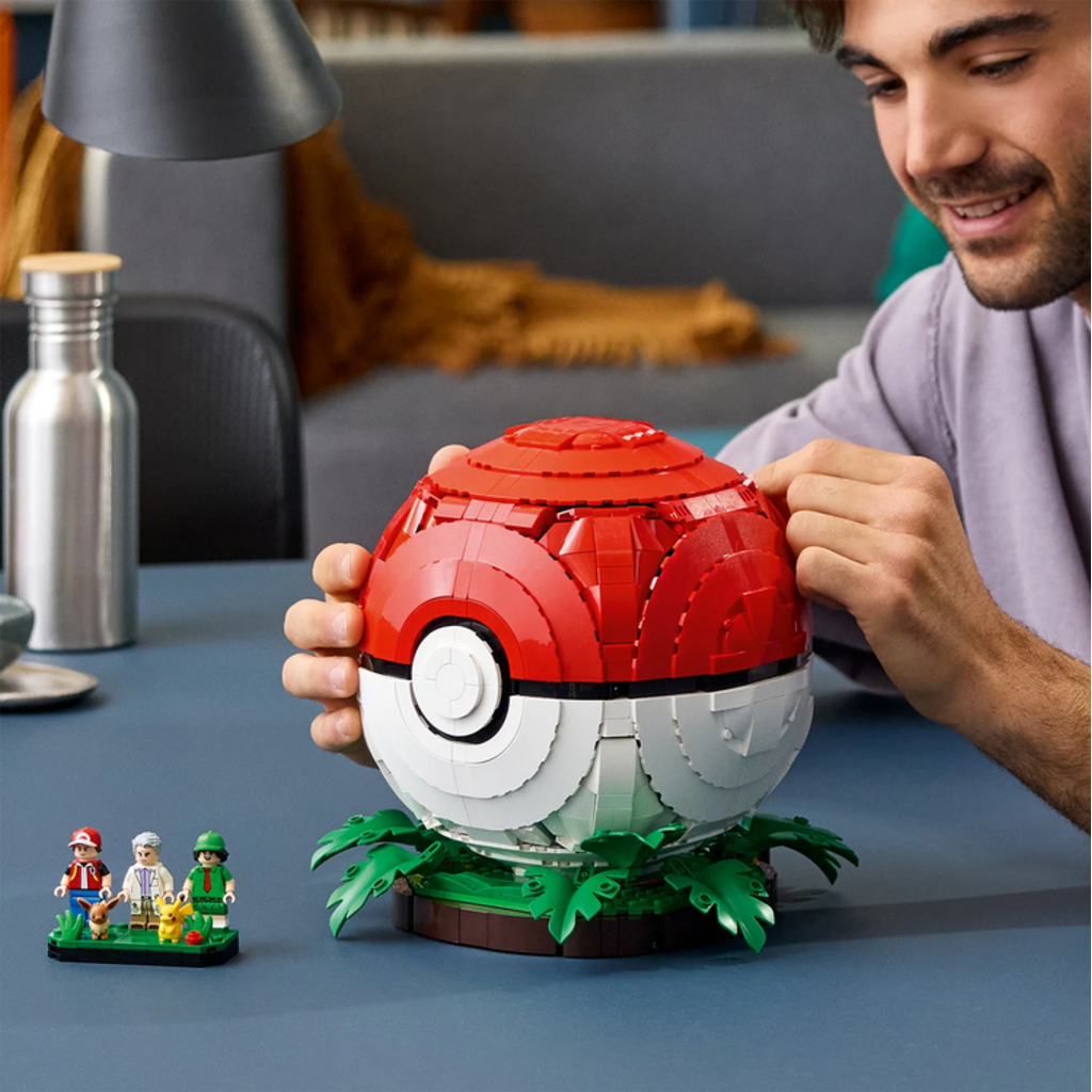 LEGO ICONIC TRAINER MOMENTS POKE BALL