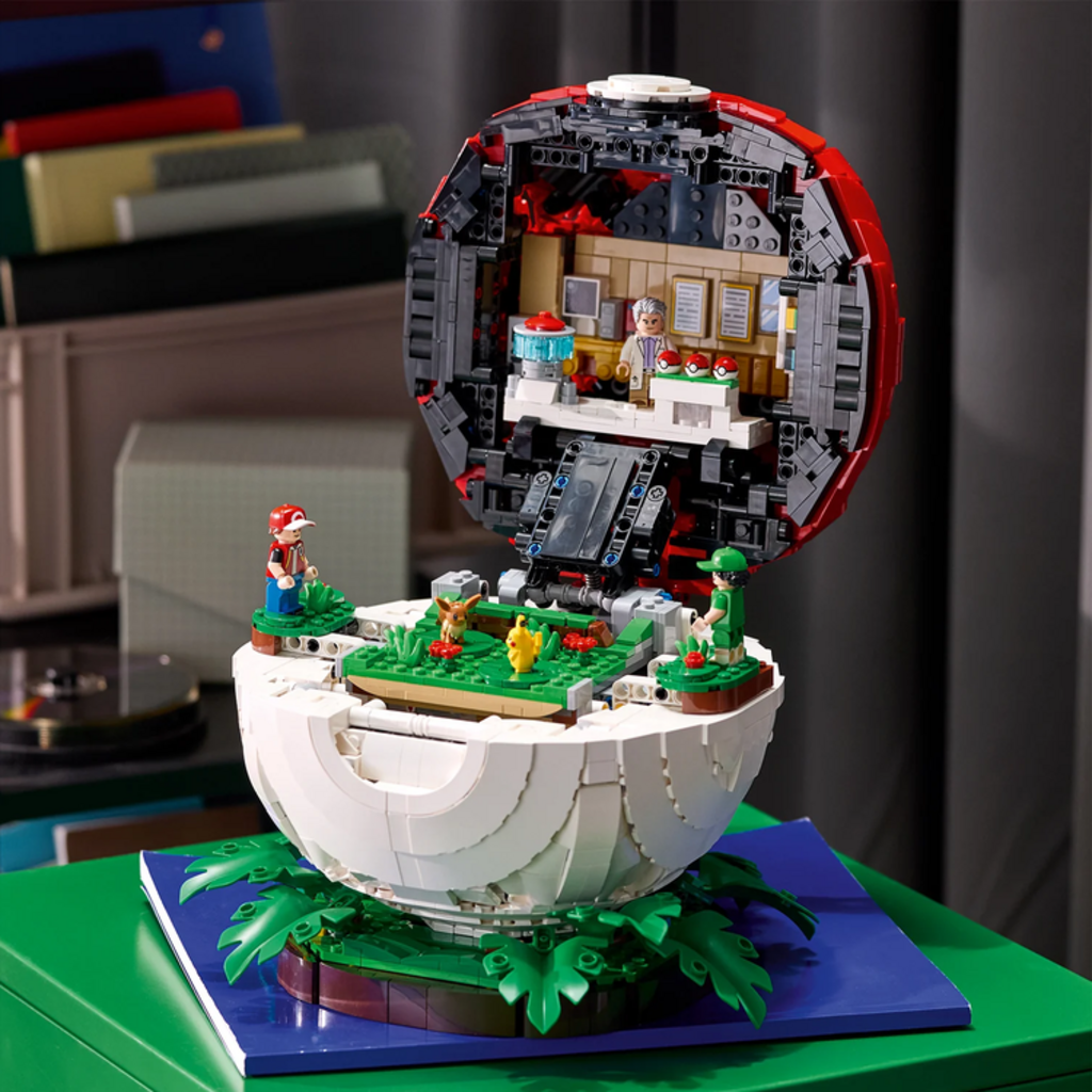 LEGO ICONIC TRAINER MOMENTS POKE BALL