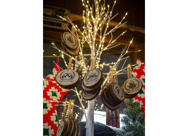 Holiday Ornaments & Decor