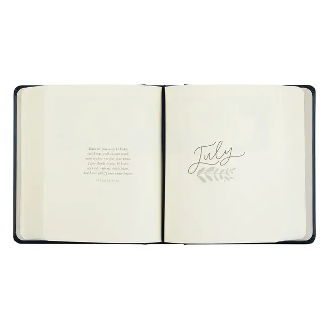 One Thing I Ask 5-Year Prayer Journal: Versailles Theme