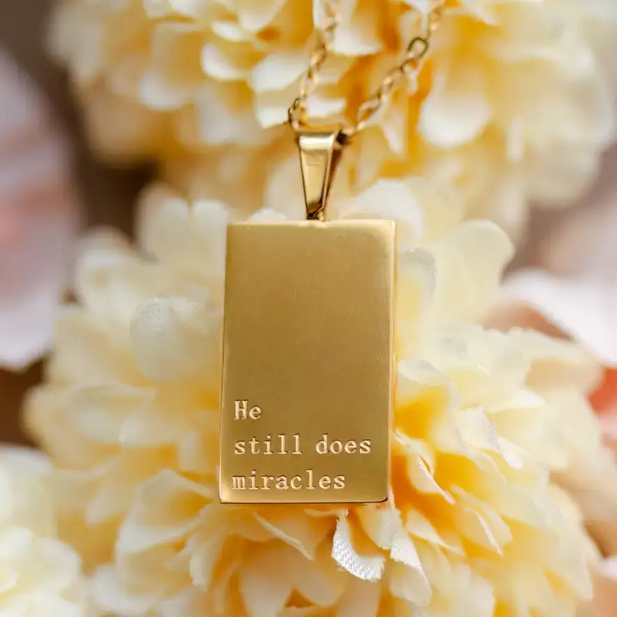 Necklace: 18kt Gold He Still Does Miracles