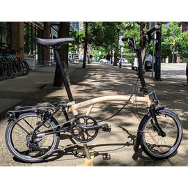 Brompton 2026 C Line 12spd - Mid/Rack - Dune Sand / Black