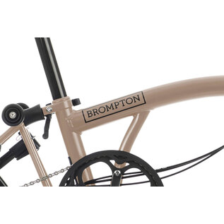 Brompton 2026 Brompton C Line Urban 4spd -Low - Rack - Dune Sand