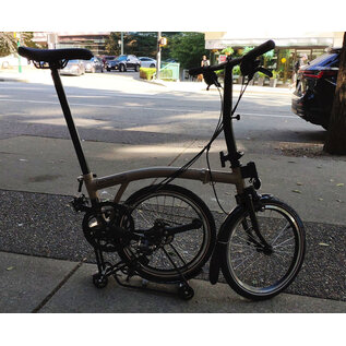 Brompton 2026 Brompton C Line Explore 12spd - Low/Rack - Dune Sand / Black