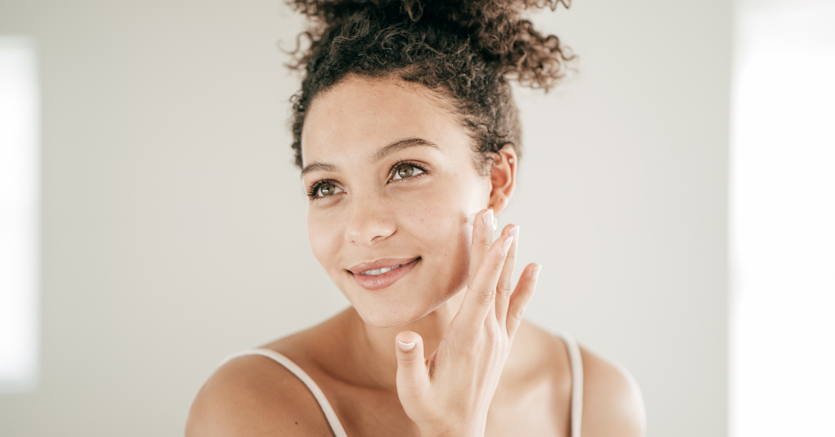 Qu’est-ce que le rétinol ? Découvrez comment utiliser ce fabuleux ingrédient anti-âge