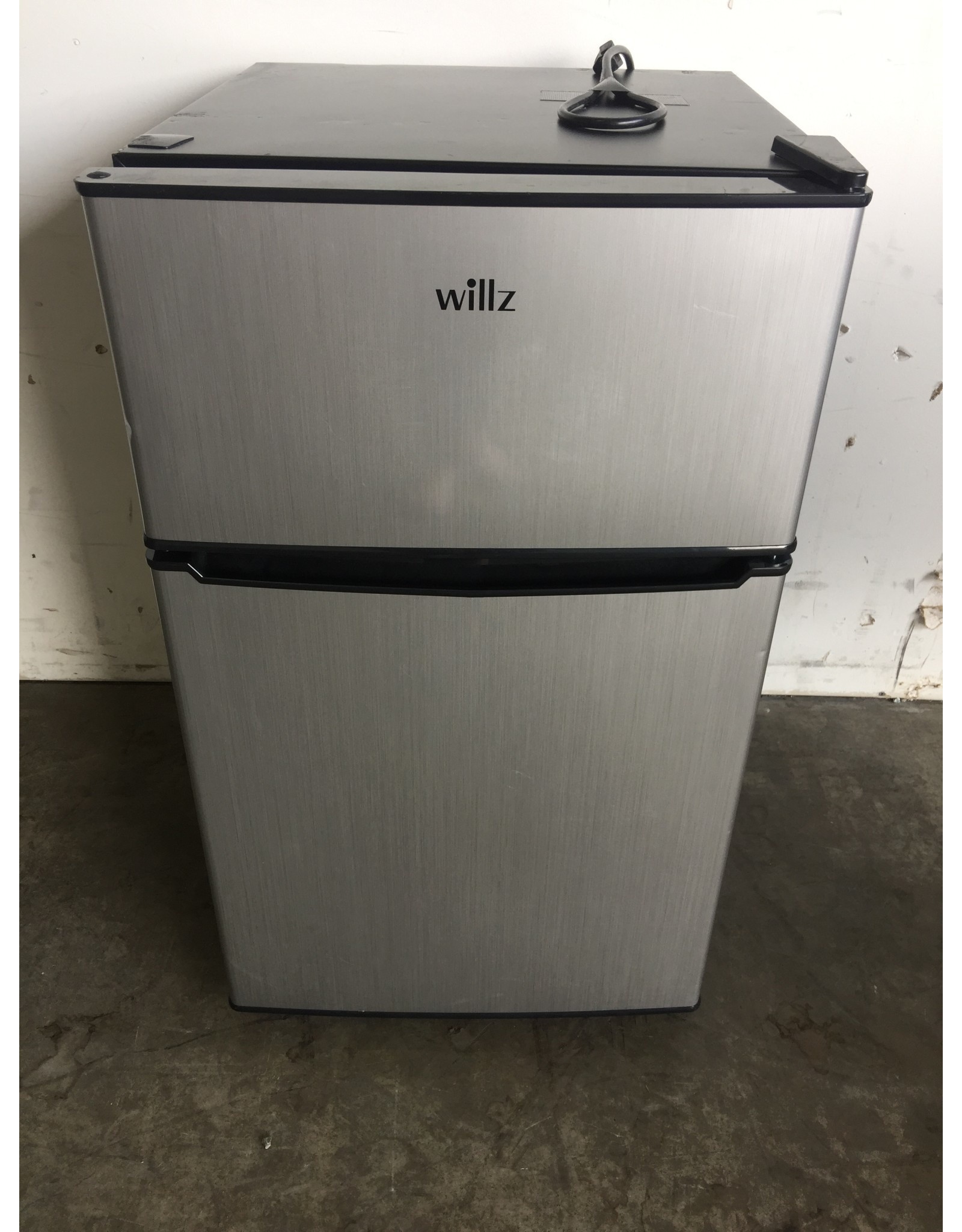 WILLZ WILLZ STAINLESS & BLACK MINI REFRIGERATOR - Discount City