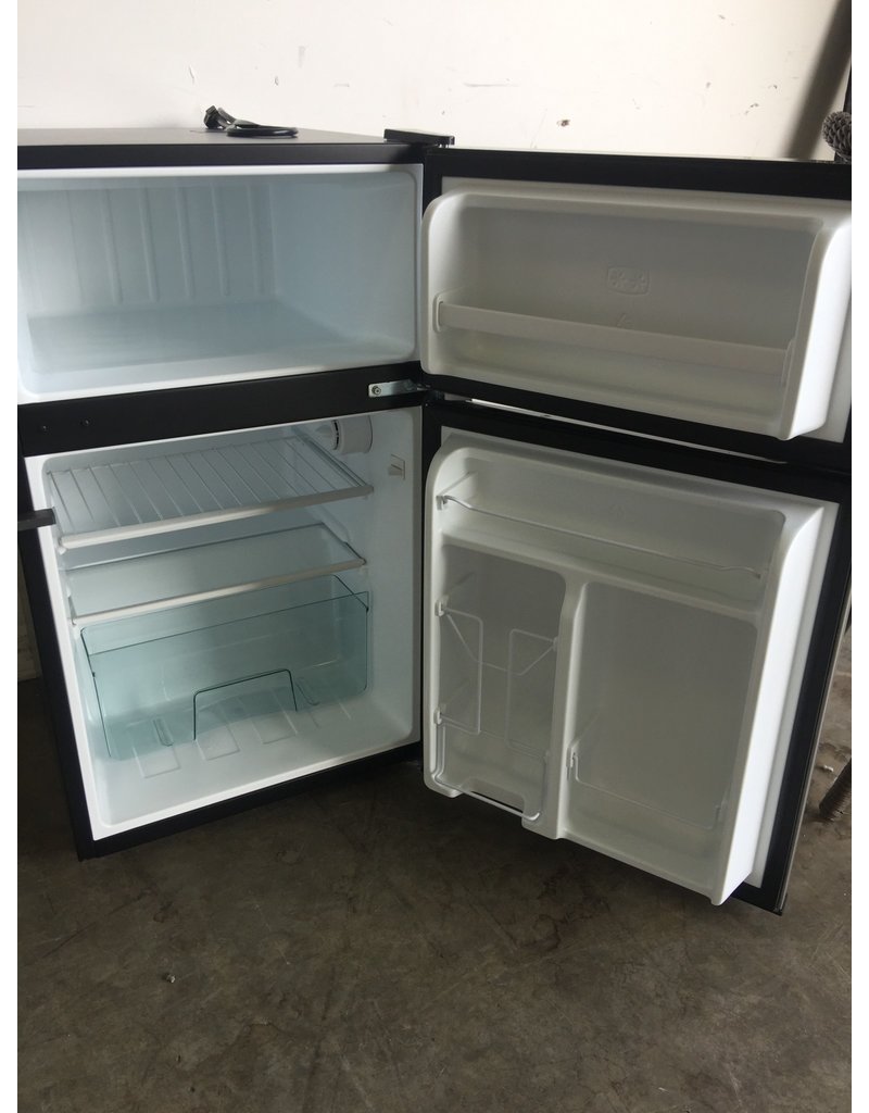 WILLZ WILLZ STAINLESS & BLACK MINI REFRIGERATOR Discount City Appliance