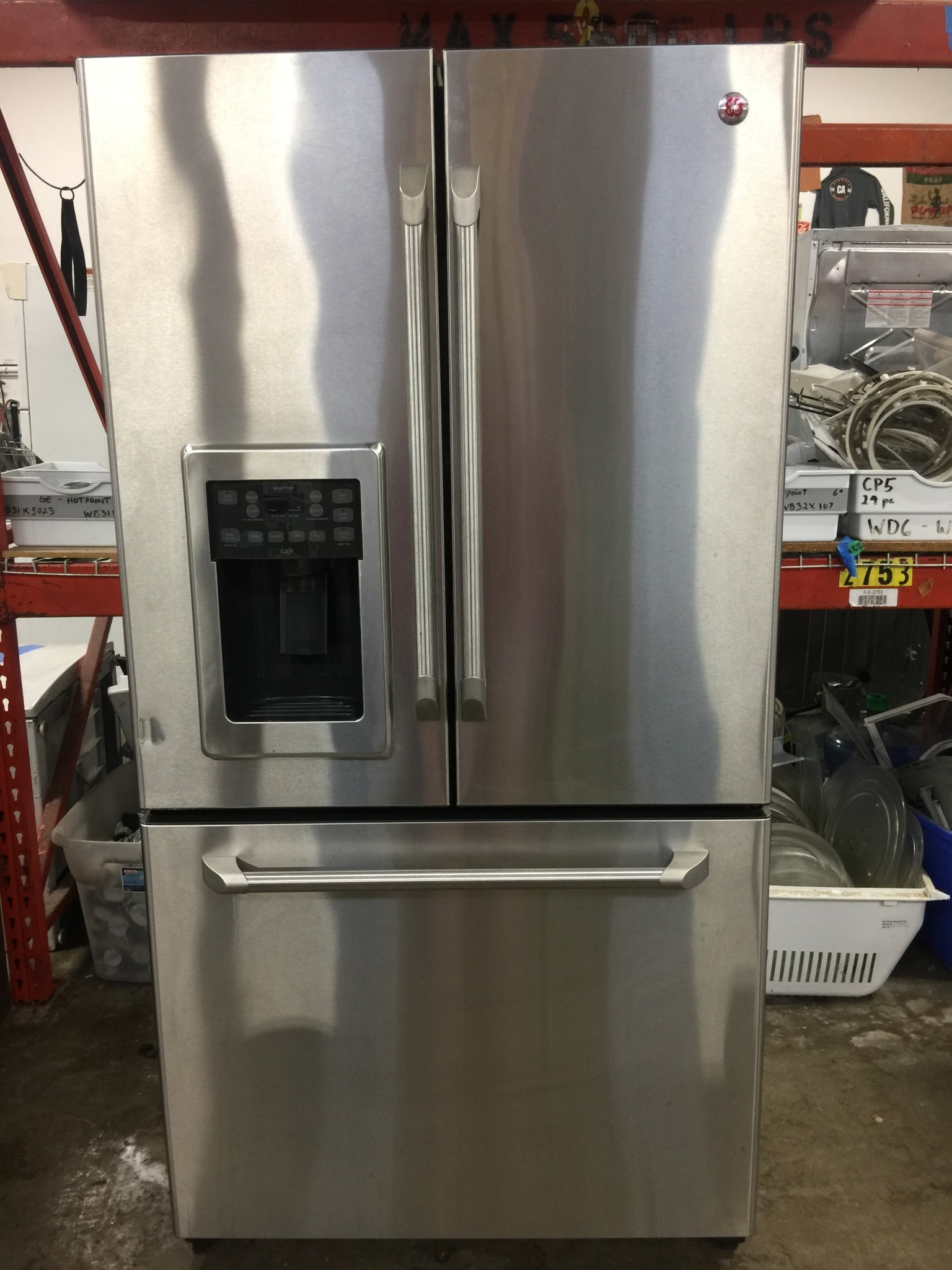 GE GE STAINLESS FRENCH DOOR REFRIGERATOR W/ICE & WATER DISPENSER