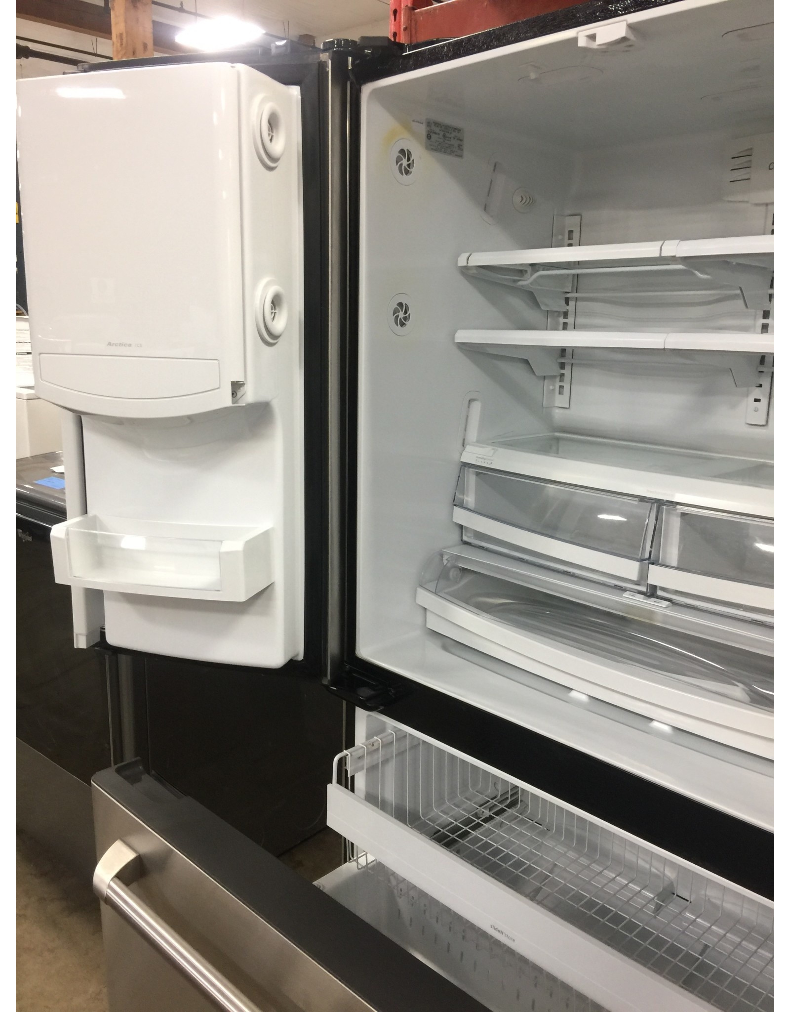 GE GE STAINLESS FRENCH DOOR REFRIGERATOR W/ICE & WATER DISPENSER