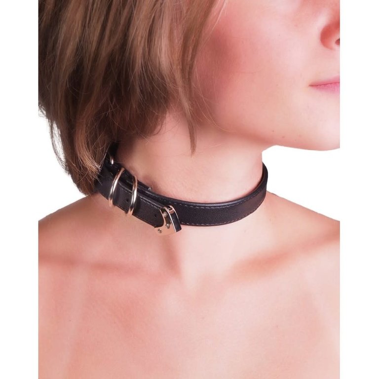 Groove Simple Choker With Buckle