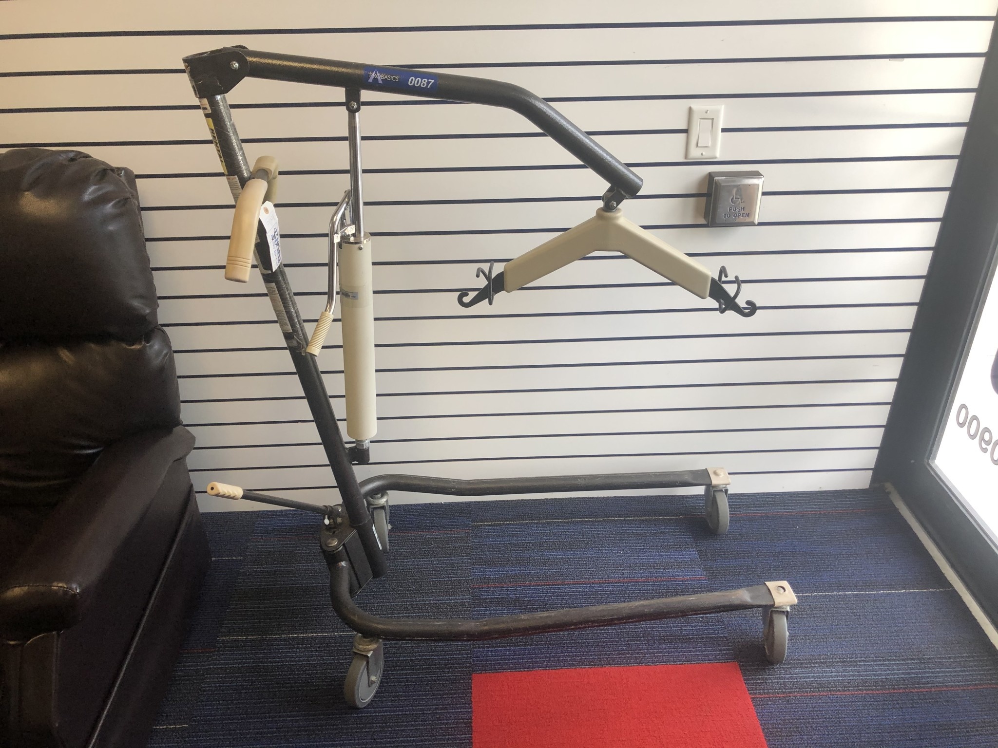 Pre-owned - Manual Patient Lift