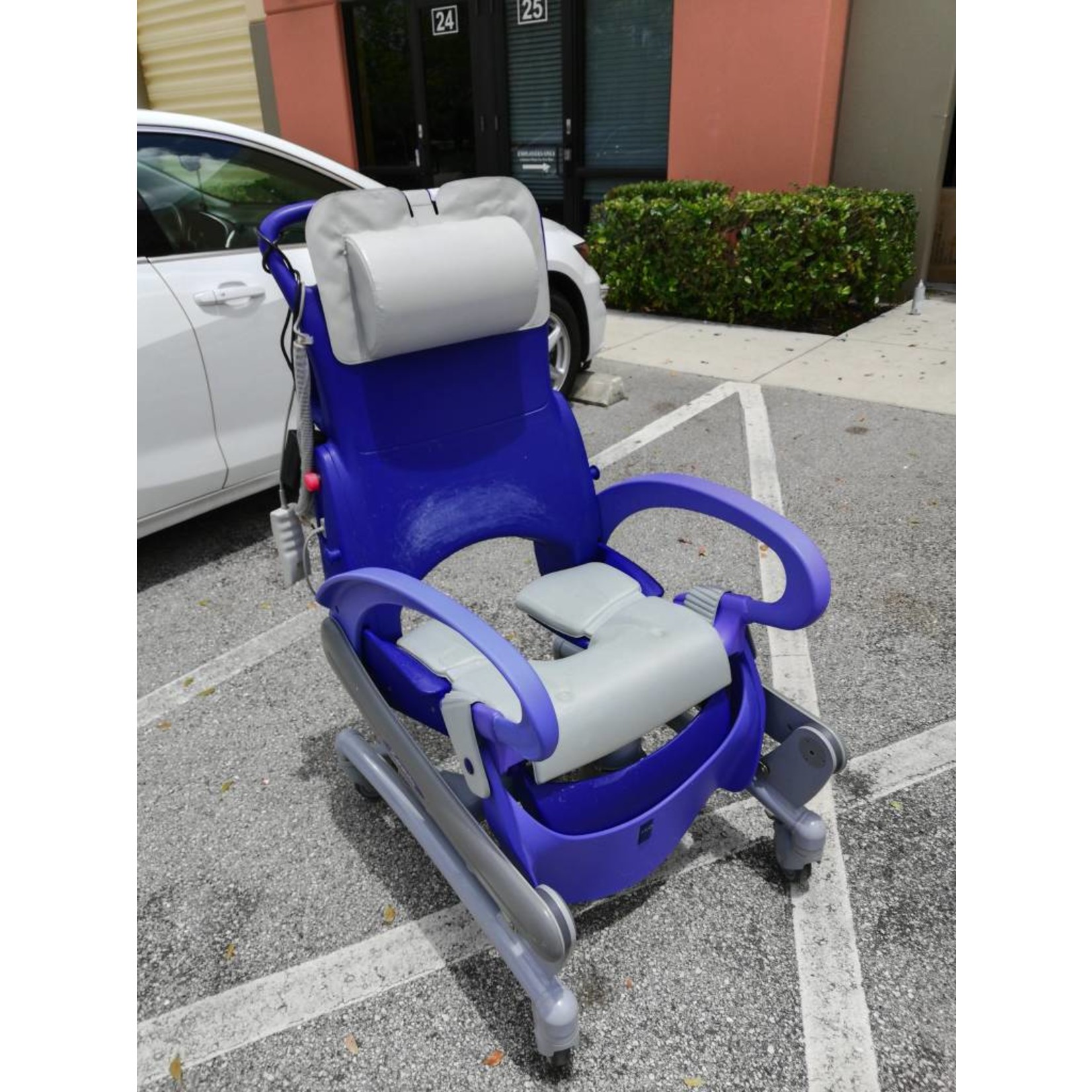 PreOwned ArjoHuntleigh Carendo Ergonomic MultiPurpose Hygiene Shower