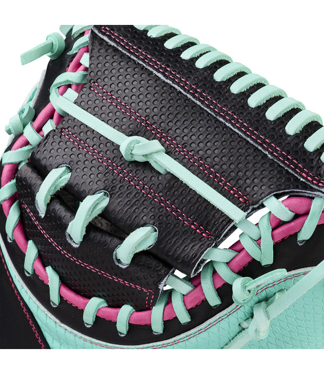 Wilson A2000 Spring 2026 M23SS 33.5” Baseball Catcher’s Mitt