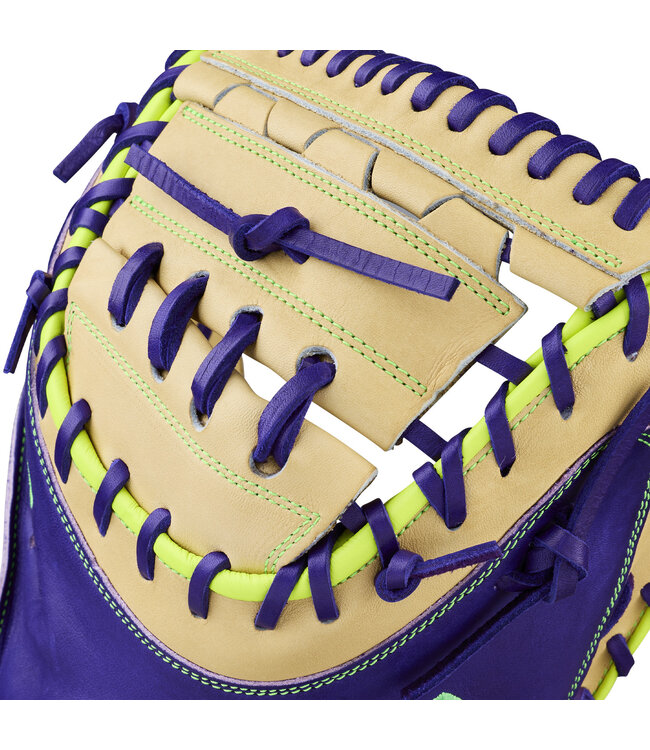 Wilson A2000 Spring 2026 FPCM23 34” Fastpitch Catcher’s Mitt