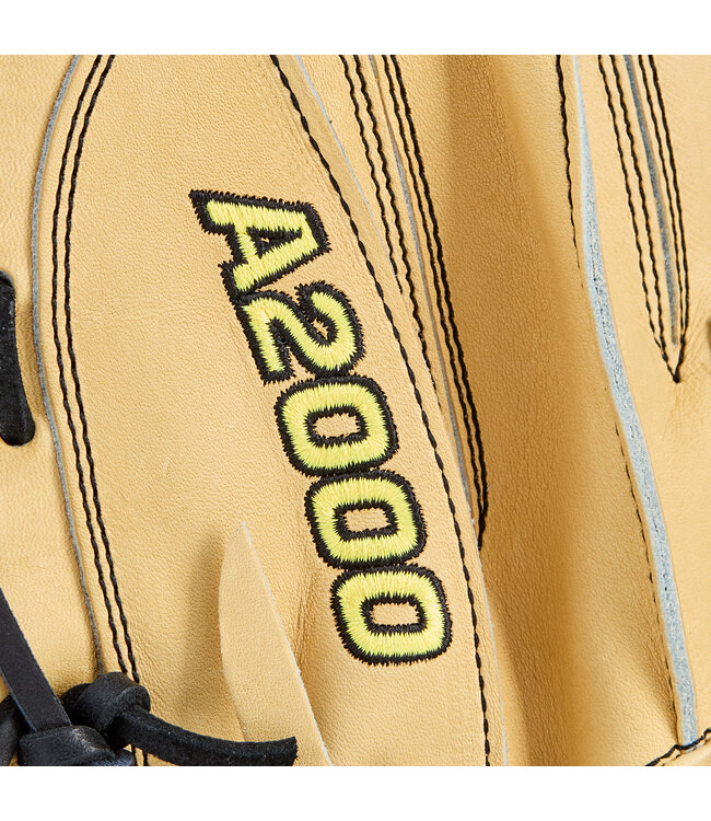 Wilson A2000 Classic 1734 Blonde/Black 34” Catcher’s Mitt