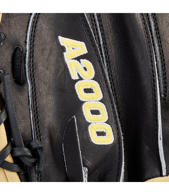 Wilson A2000 Classic 1734 Black/Blonde 34'' Catcher's Baseball Glove