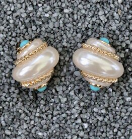 Jewelry VCExclusives: Shell Pearl with Turk Cabs