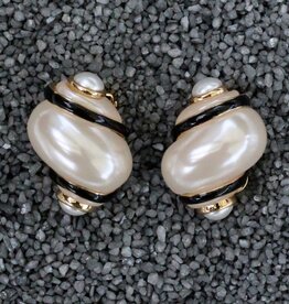 Jewelry VCExclusives: Shell with Black