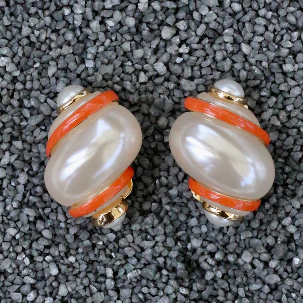 Jewelry VCExclusives: Shell with Coral