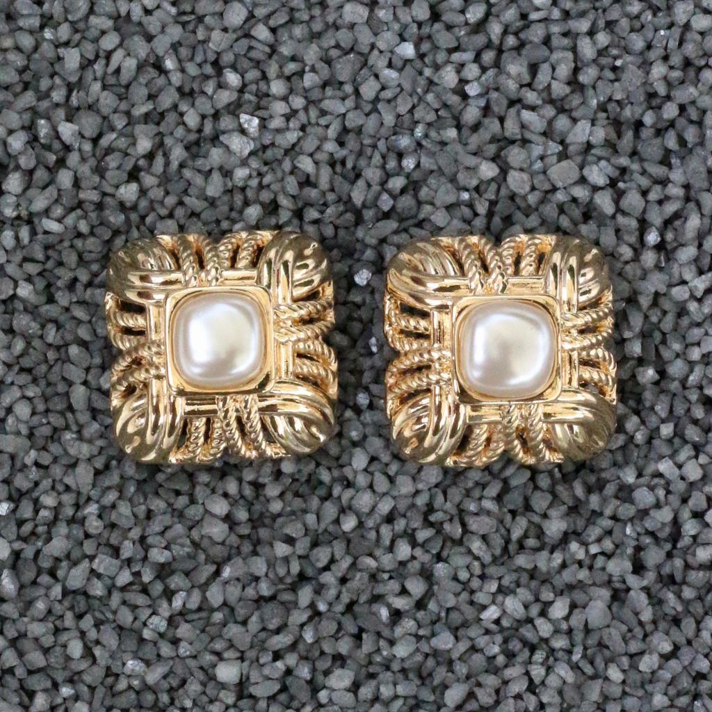 Jewelry VCExclusives: Margot Gold with Pearl PIERCED