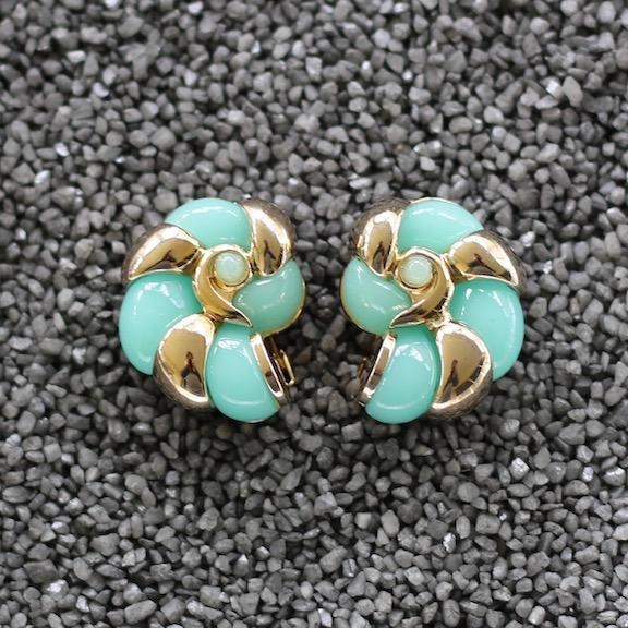 Jewelry VCExclusives: Conch Light Aqua and Gold