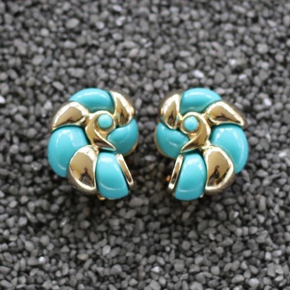 Jewelry VCExclusives: Conch Sky Blue and Gold