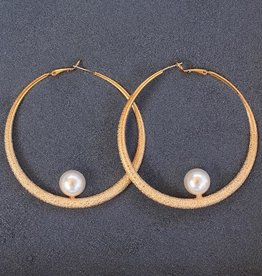 Jewelry VCExclusives: Gold Loop Pearl Pierced