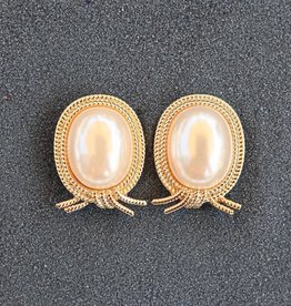Jewelry VCExclusives: Pearl with Gold Rope Surround