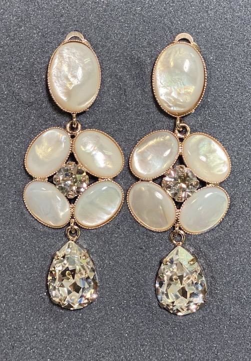 Jewelry VCExclusives: Blanch White Drop