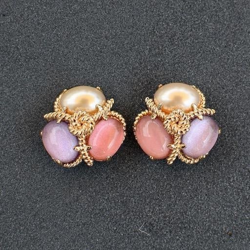 jewelry VCExclusives: Robin Pearl Pink Lavender Clip