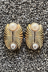 Jewelry VCExclusives: Two Pearls with Ant Gold