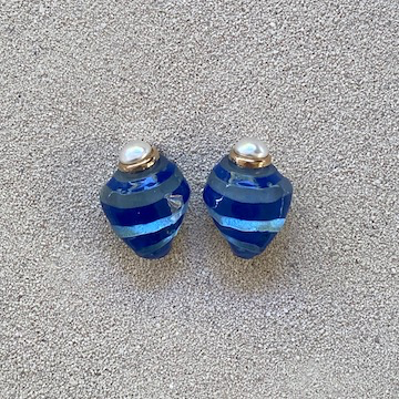 Jewelry VCExclusives: Deep Blue Shell with Pearl