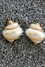 Jewelry VCExclusives: Pearl Shell w/Gold Rope