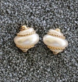 Jewelry VCExclusives: Pearl Shell w/Gold Rope