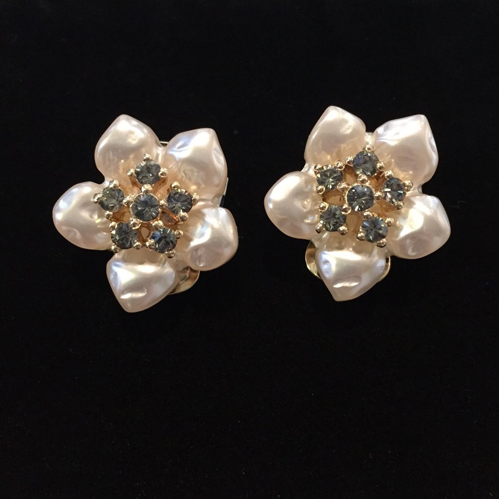 Jewelry VCExclusives: Pearl and Crystal Star Flowers