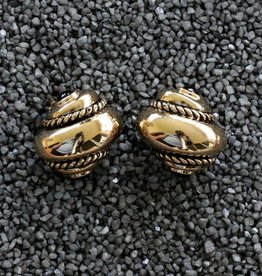 Jewelry VCExclusive: Gold Shell