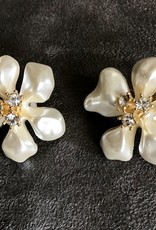 Jewelry KJLane: Flower White Pearl