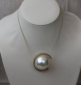 Jewelry VCExclusives: Large Pearl in Gold Cresent