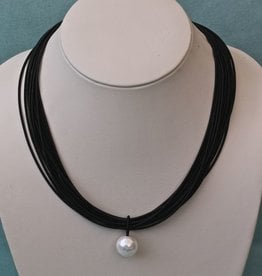 Jewelry VCExclusives: Single Pearl Drop With Black