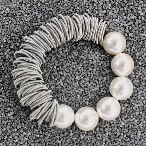 Jewelry VCExclusives: Pearls With Silver Wire