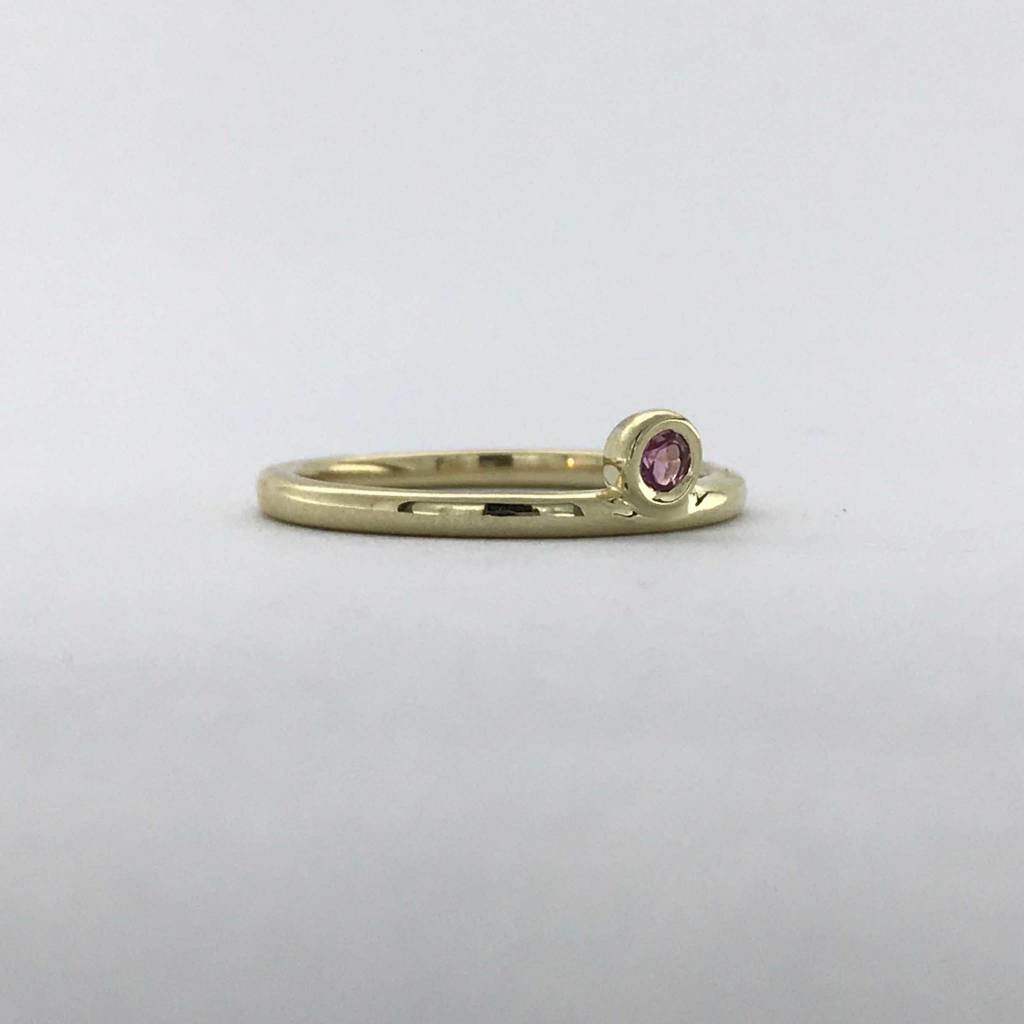 American Jewelry 14k Yellow Gold Pink Tourmaline Asymmetrical 3mm Bezel Stackable Ring (Size 6.5)