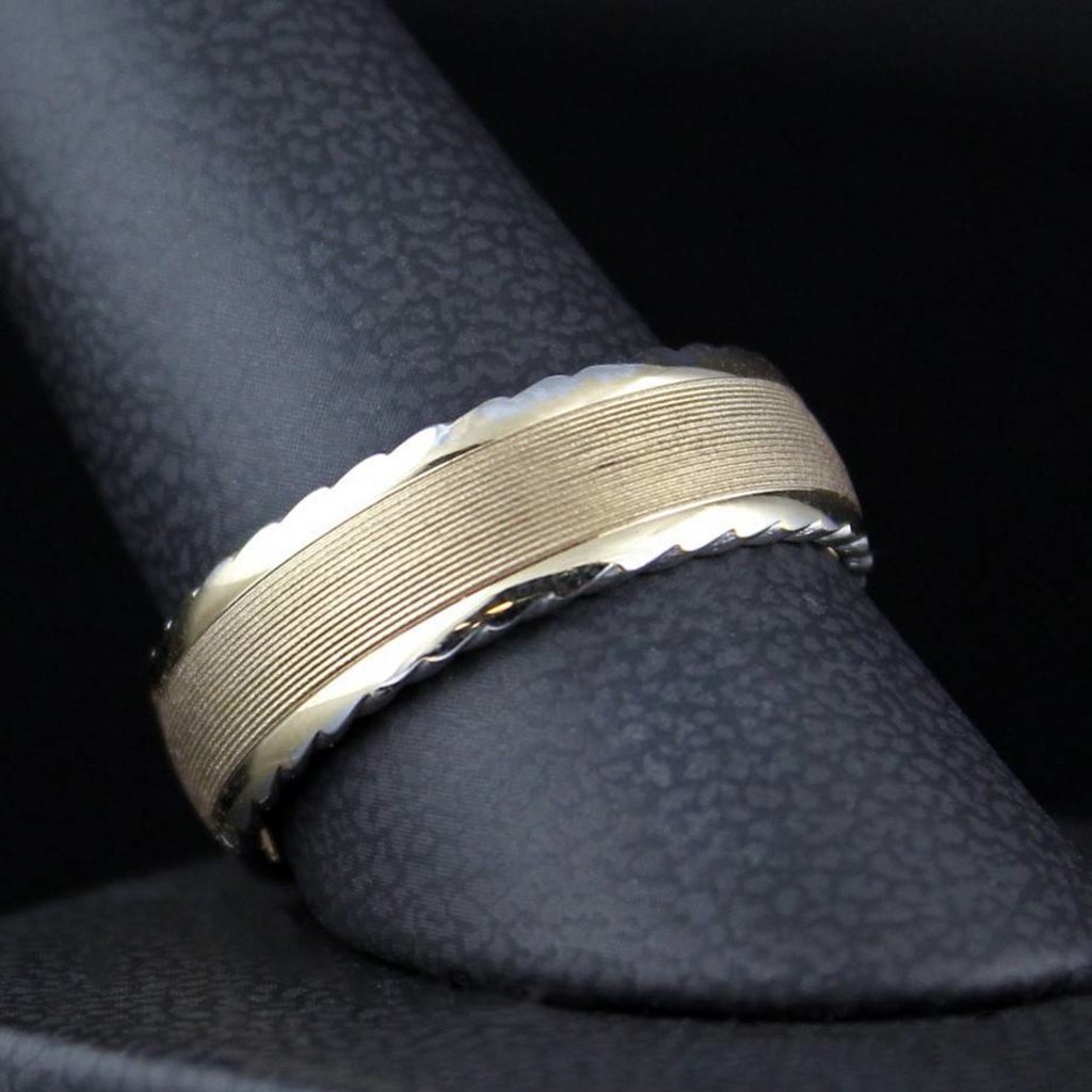 American Jewelry 14k Yellow/White Gold ArtCarved 7mm Men's Wedding Band (Size 10)