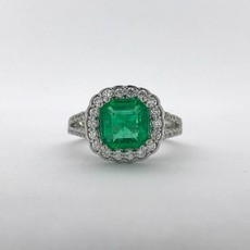 American Jewelry 14k White Gold .75ctw Diamond 2.05ct Columbian Emerald Halo Split Shank Ring (Size 6.5)