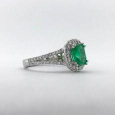 American Jewelry 14k White Gold .75ctw Diamond 2.05ct Columbian Emerald Halo Split Shank Ring (Size 6.5)